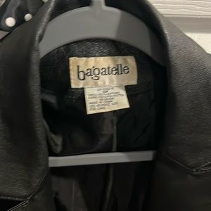 A black leather and polyester jacket 🖤❤️‍🔥 bagatelle 10P